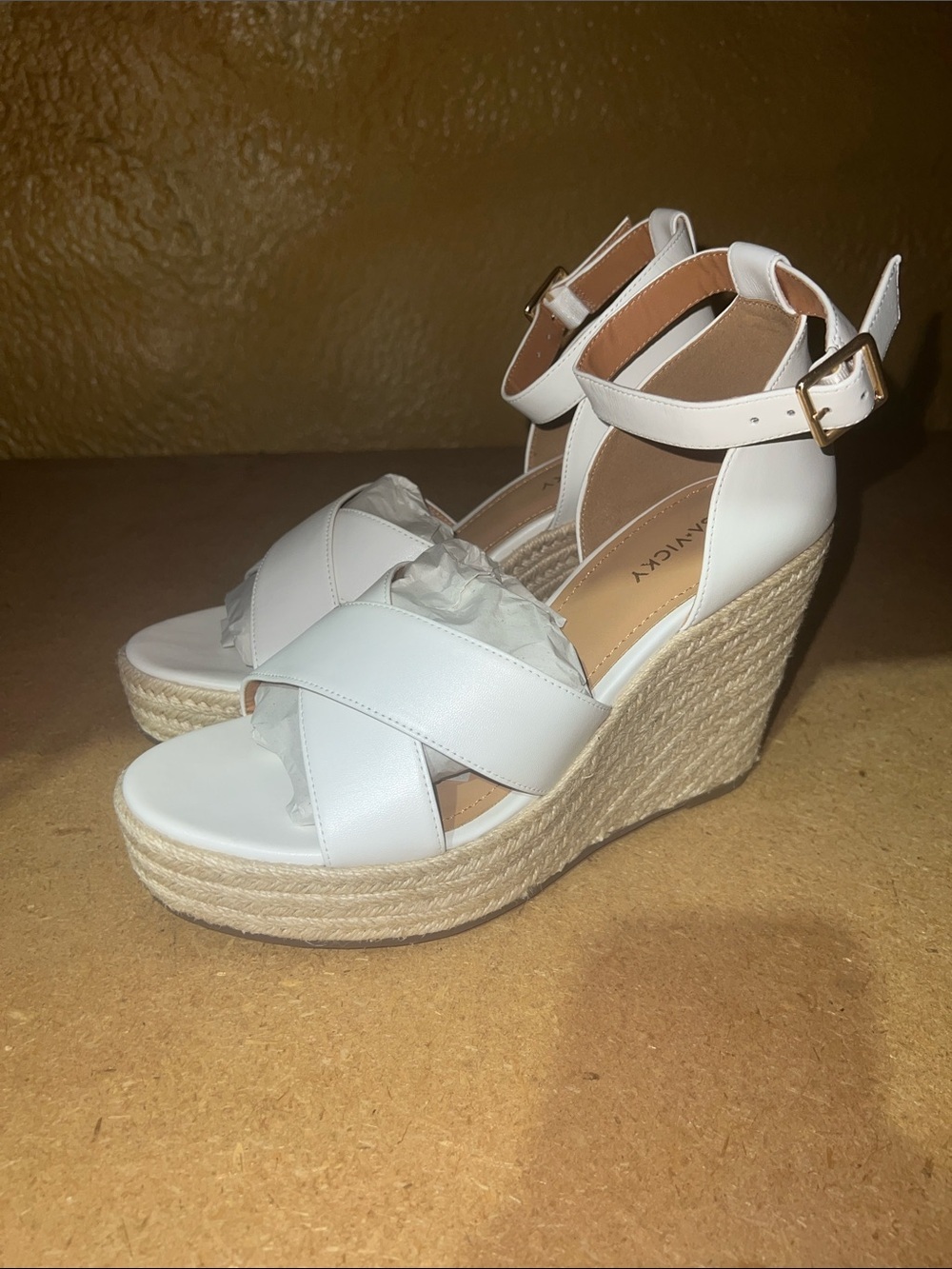 Lisa Vicky Women’s Size 8.5 NWB White Sheep Nappa Wedge Shoe